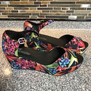 TOMS WEDGE SANDALS